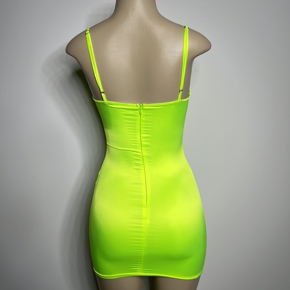 Better Be neon yellow small/chico body-con dress. - Picture 3 of 4